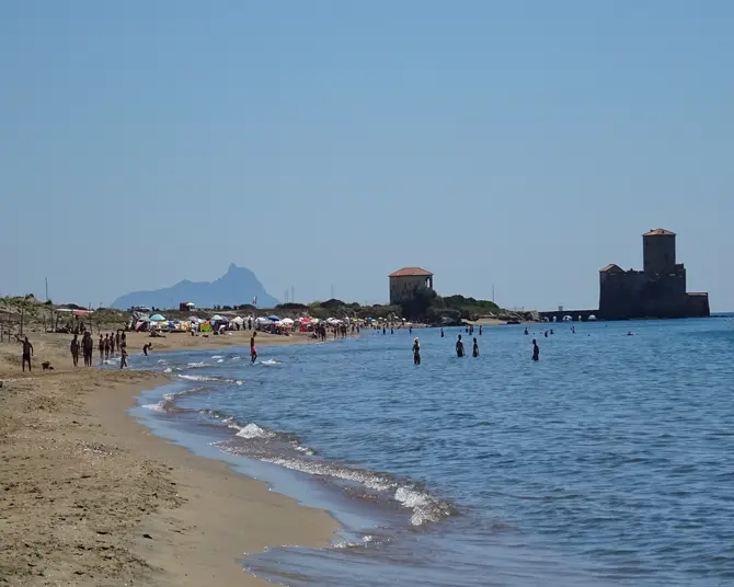 Le spiagge più belle vicino Roma spiaggia di torre astura